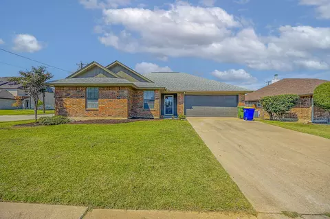 8256 Lesley Ln, Watauga, TX 76148