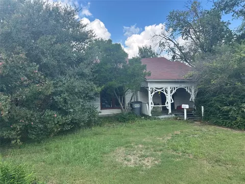 215 E 4th St, Lancaster, TX 75146