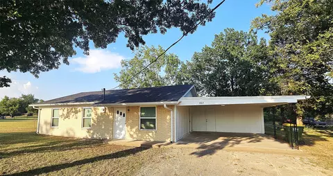 807 Henderson Blvd, Groesbeck, TX 76642