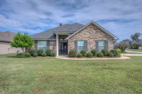 100 Grand Cane Ct, Bossier City, LA 71111