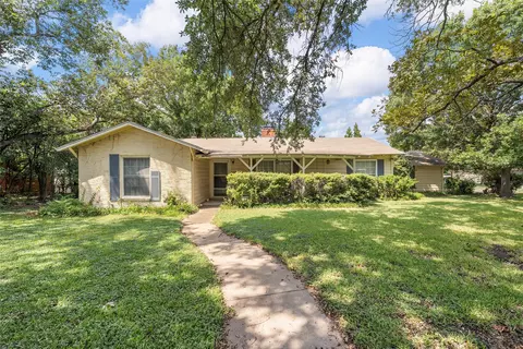5601 Bishop Dr, Waco, TX 76710