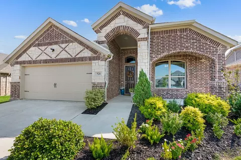 521 Hillcrest Cir, Justin, TX 76247