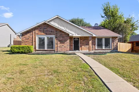 1025 Opal Dr, Desoto, TX 75115