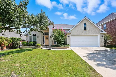 8401 Cedarcrest Ln, Fort Worth, TX 76123