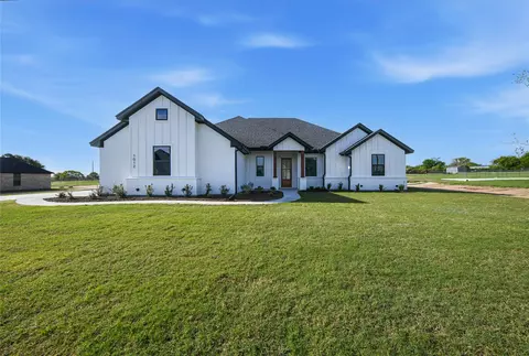 1012 Katie Ct, Azle, TX 76020