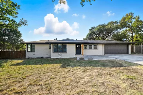 104 Vanshire Rd W, Lakeside, TX 76108