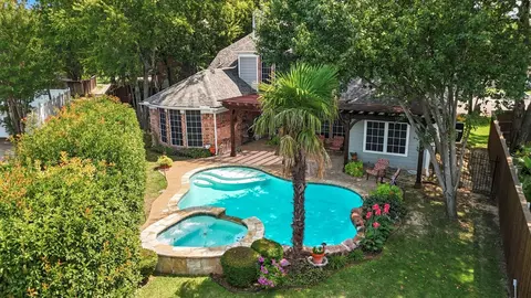 3703 Edgewood Ct, Grand Prairie, TX 75052