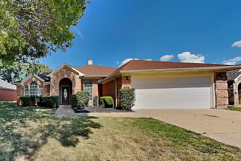 6321 Pierce Arrow Dr, Arlington, TX 76001