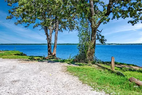 241 Robin Hood Rd, Gordonville, TX 76245