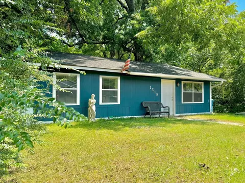 1319 W Morgan St, Denison, TX 75020