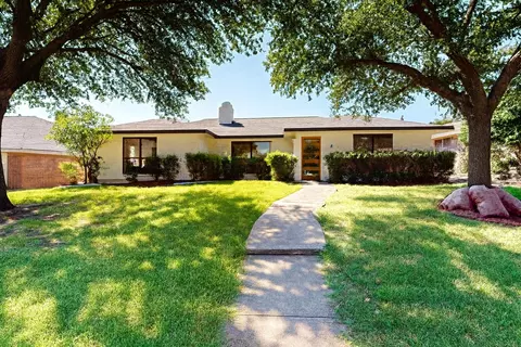 4200 Lantern Light Dr, Plano, TX 75093