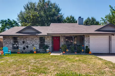 2404 Palo Alto Dr, Arlington, TX 76015