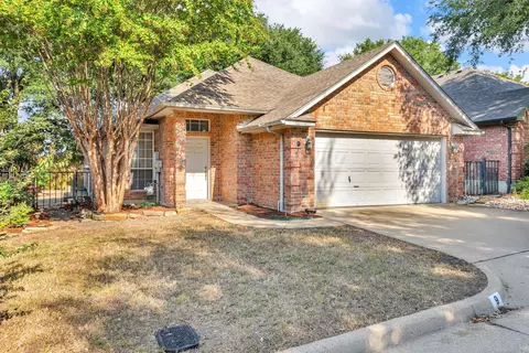 9 Country Club Pl, Waxahachie, TX 75165