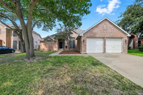 8216 Mount Shasta Cir, Fort Worth, TX 76137