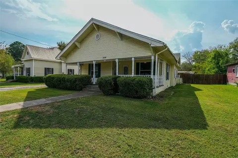 206 Frisco St, Cumby, TX 75433