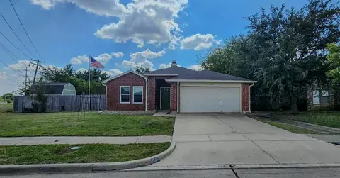 1100 Seneca Dr, Arlington, TX 76017