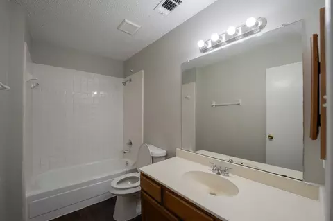 Bath - 2015 Nectar Dr, Mesquite, TX 75149 photo 3 of 3