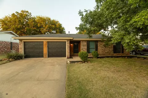 546 NW Barbara Ln, Burleson, TX 76028