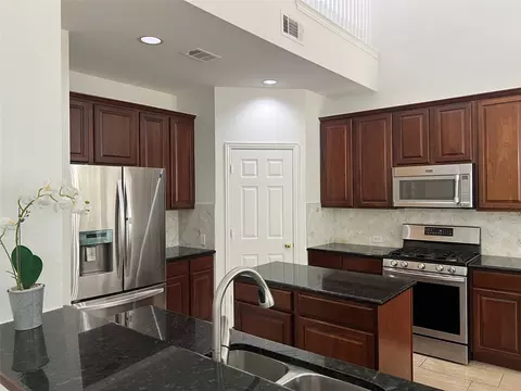 6621 Autumn Trl, The Colony, TX 75056