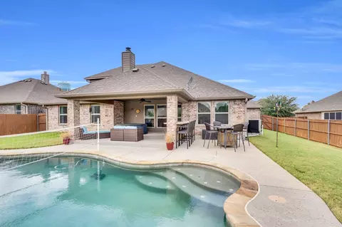 5822 Yellow Rose Ct, Midlothian, TX 76065