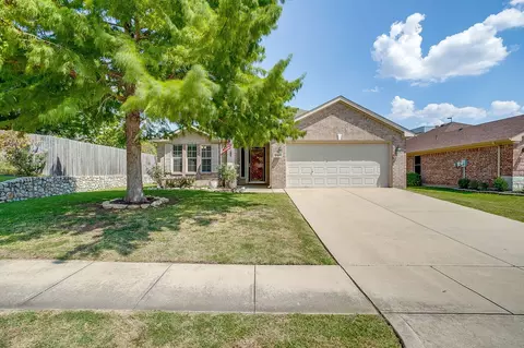 10405 Trevino Ln, Benbrook, TX 76126