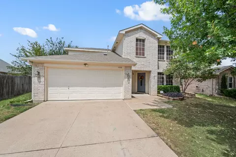 1056 Triple Crown Dr, Fort Worth, TX 76179