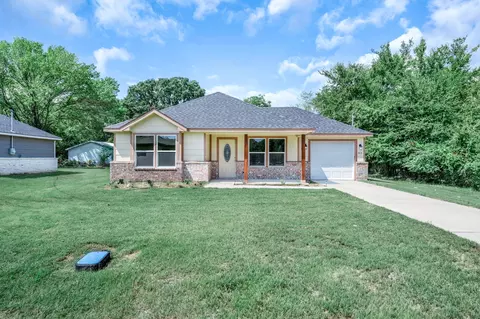 913 Red Oak Dr, West Tawakoni, TX 75474