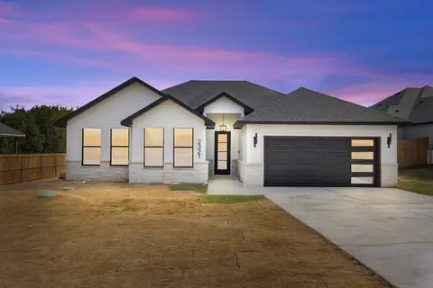 2321 Neches St, Granbury, TX 76048
