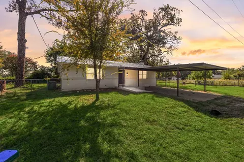 107 E Bayside Dr, Mabank, TX 75156