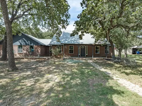 106 Boca Vista Ct, Chico, TX 76431