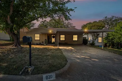 820 Lake View Rdg, White Settlement, TX 76108