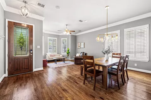 1215 N Bishop Ave, Dallas, TX 75208