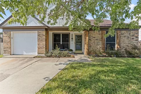 3901 Huckleberry Dr, Fort Worth, TX 76137