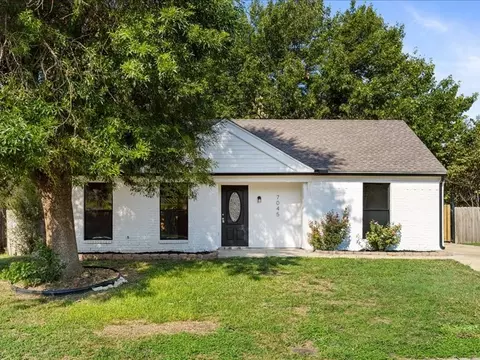 7045 Shadow Bend Dr, Fort Worth, TX 76137