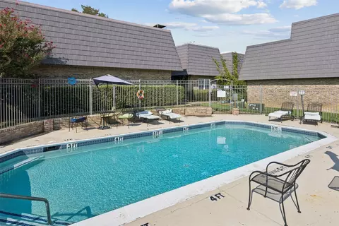 207 E Harwood Rd #14, Euless, TX 76039