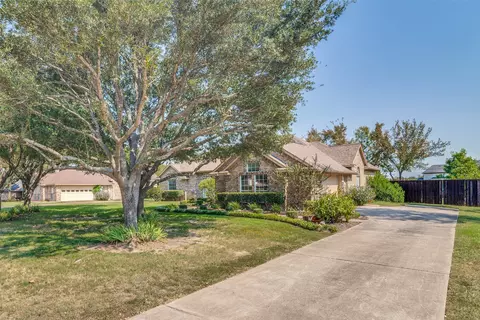 417 Pin Oak Dr, Terrell, TX 75161