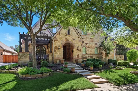9040 Charles St, Lantana, TX 76226