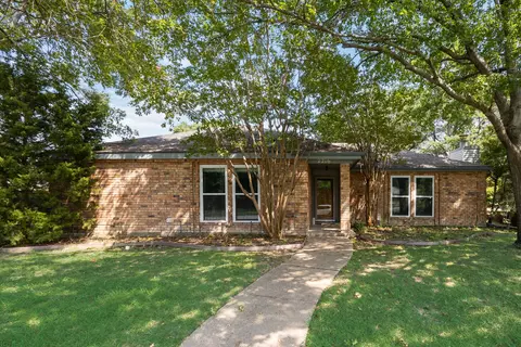 2216 Owens Blvd, Richardson, TX 75082