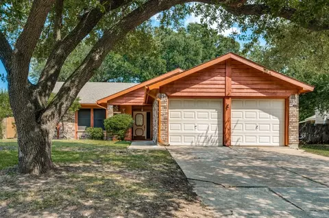 6405 Pilgrim Ln, Arlington, TX 76002