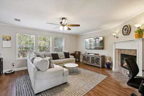 10040 Cougar Trl, Fort Worth, TX 76108