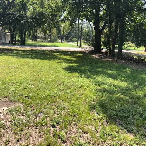 120 S 5th St, Bonham, TX 75418