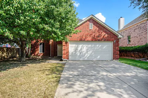 605 Fossil Wood Dr, Saginaw, TX 76179
