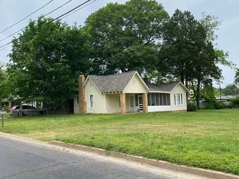 302 W College St, Athens, TX 75751