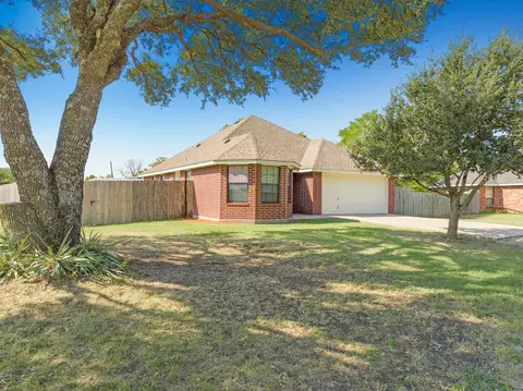 112 Grayson Dr, Itasca, TX 76055 photo 2