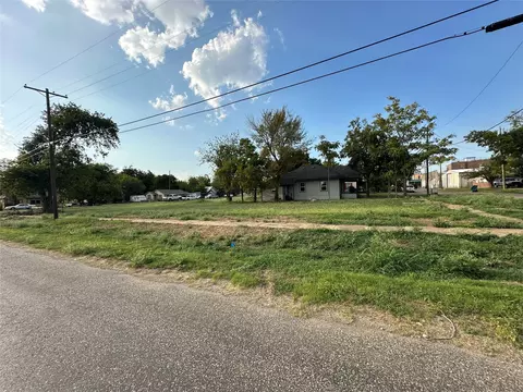 206 Commerce St W, Honey Grove, TX 75446