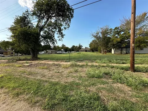 202 Commerce St W, Honey Grove, TX 75446