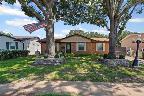 1006 S Delaware St, Irving, TX 75060