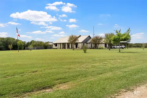 506 Lone Creek Dr, West, TX 76691