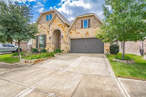 Exterior - 803 Red Maple Rd, Euless, TX 76039 photo 4 of 4