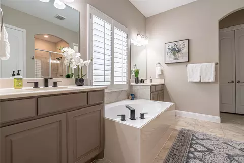 Bath - 803 Red Maple Rd, Euless, TX 76039 photo 1 of 4
